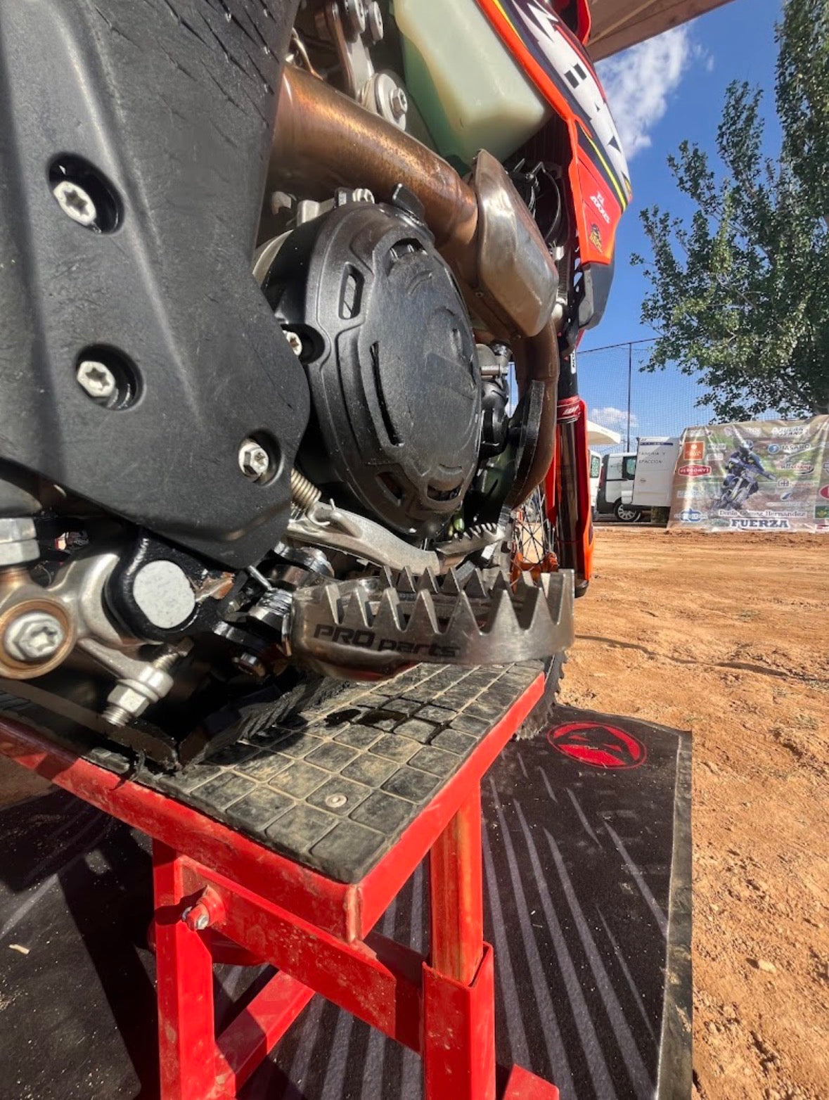 SHARK BITE • Estriberas de Titanio GR5 KTM GROUP 2024–2027